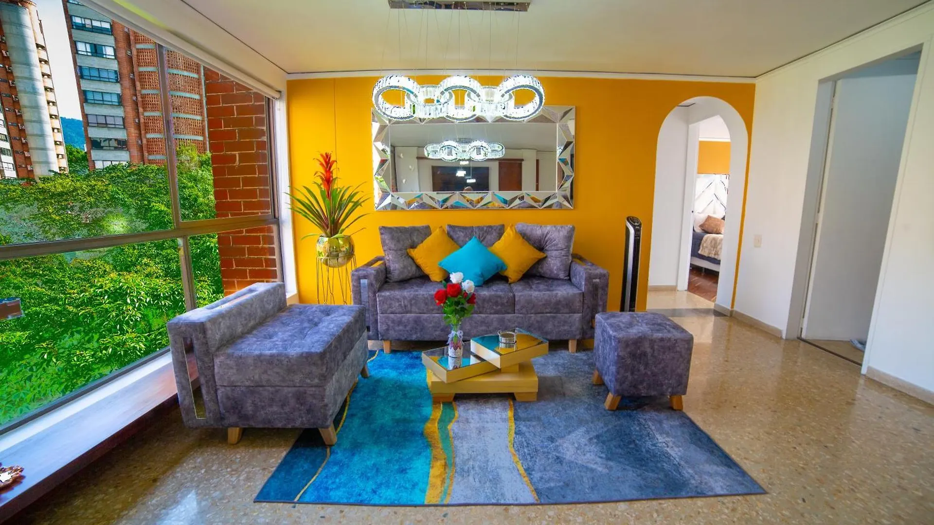 Top Floor Apt W/Balcony In El Poblado Medellín