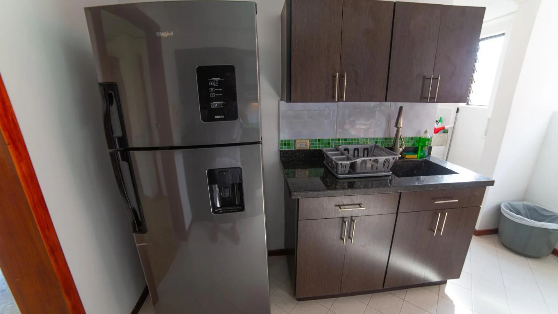 Top Floor Apt W/Balcony In El Poblado Medellín