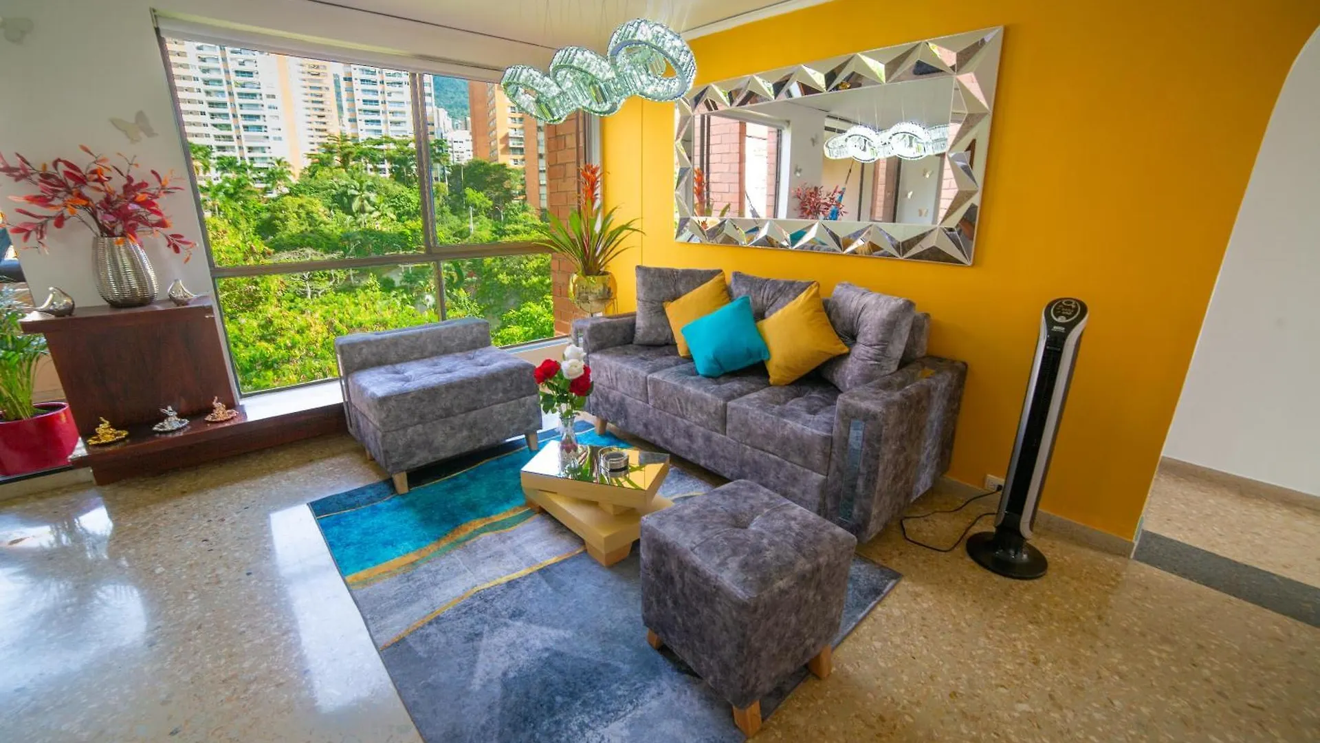 Top Floor Apt W/Balcony In El Poblado Medellín