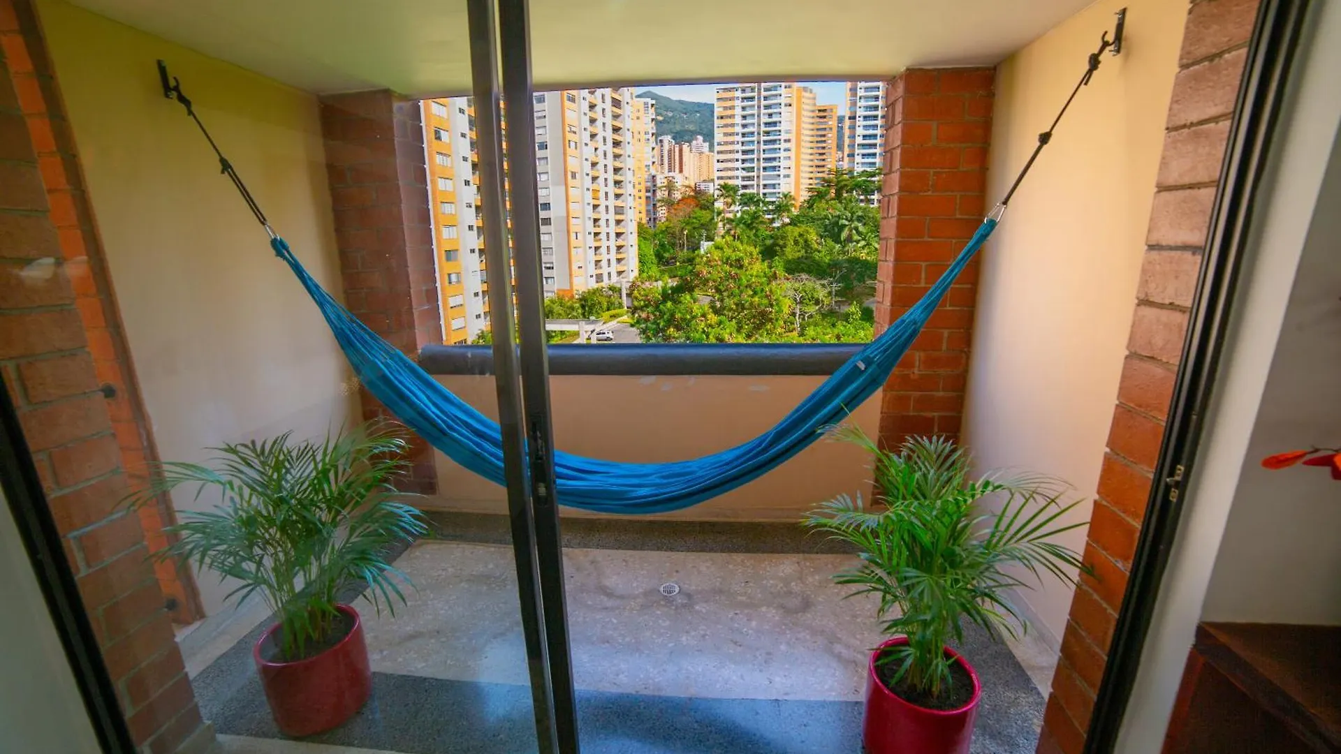 Top Floor Apt W/Balcony In El Poblado Medellín Apartamento
