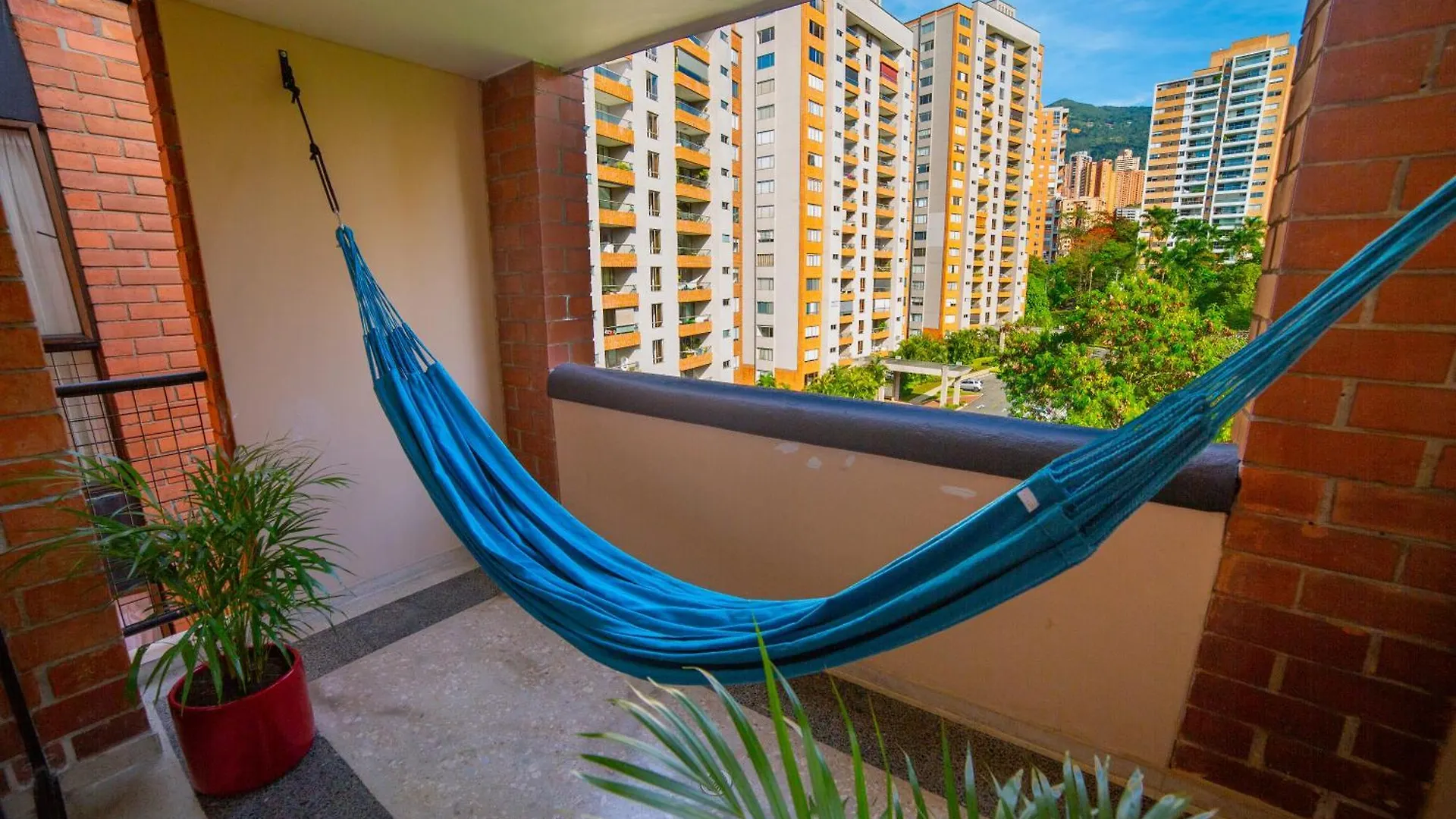 Top Floor Apt W/Balcony In El Poblado Медельин Колумбия
