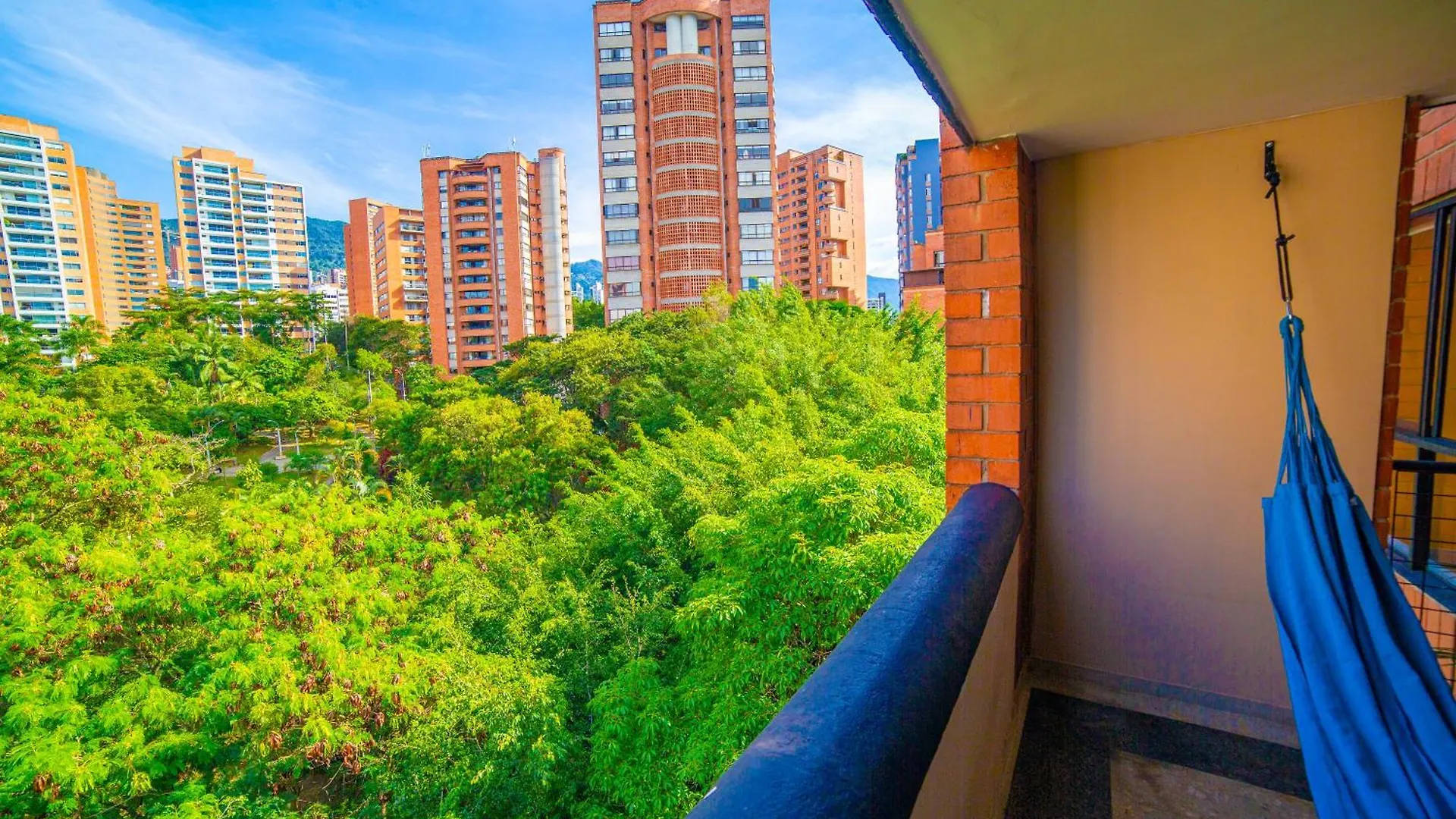 Top Floor Apt W/Balcony In El Poblado Μεντεγίν Διαμέρισμα
